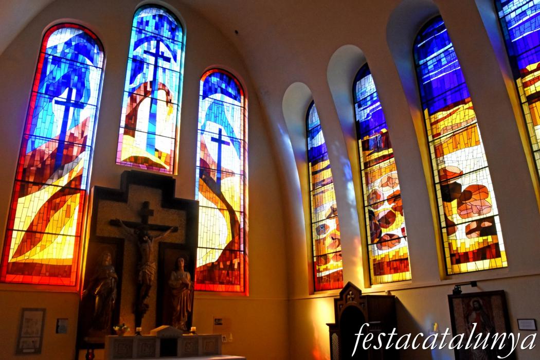 Molins de Rei - Vitralls de l'església de Sant Miquel Arcàngel - Capella del Sant Crist