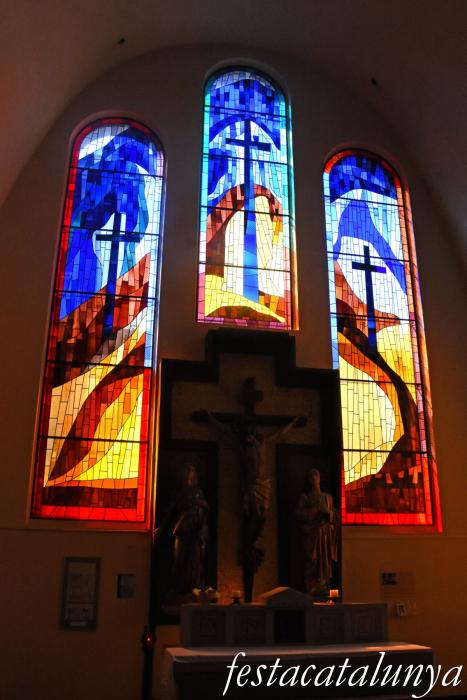 Molins de Rei - Vitralls de l'església de Sant Miquel Arcàngel - Capella del Sant Crist