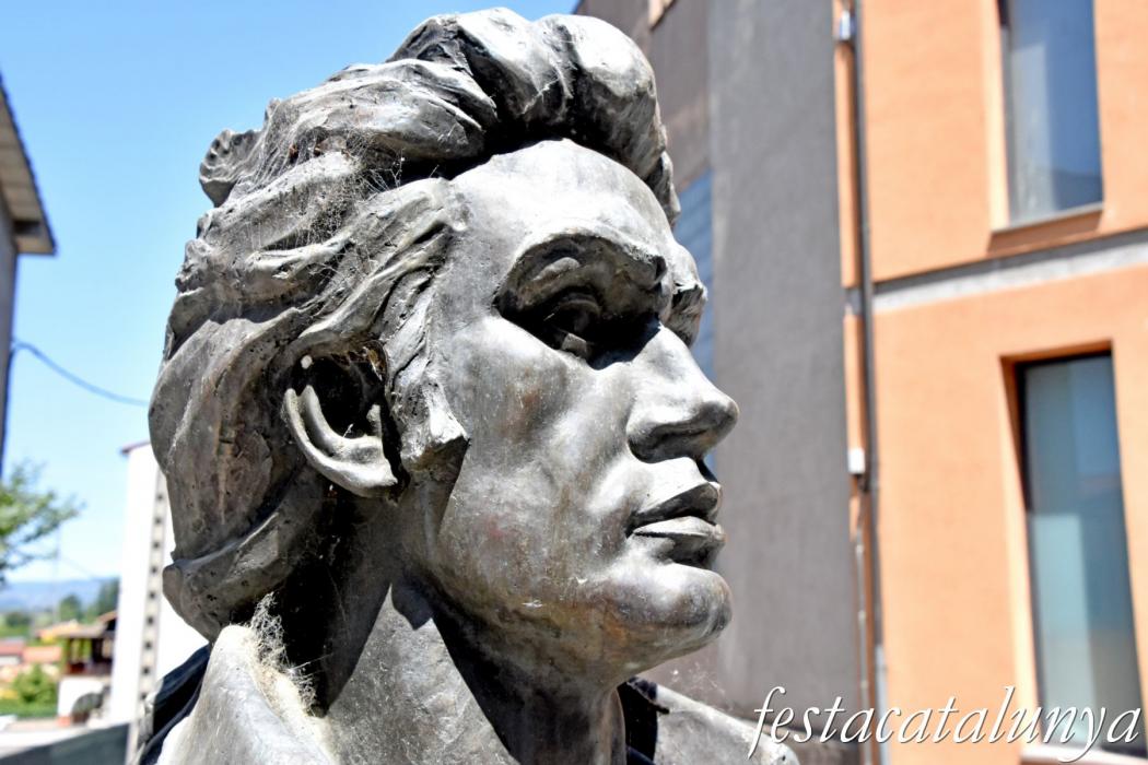 Roda de Ter - Bac de Roda, casa natal i monument