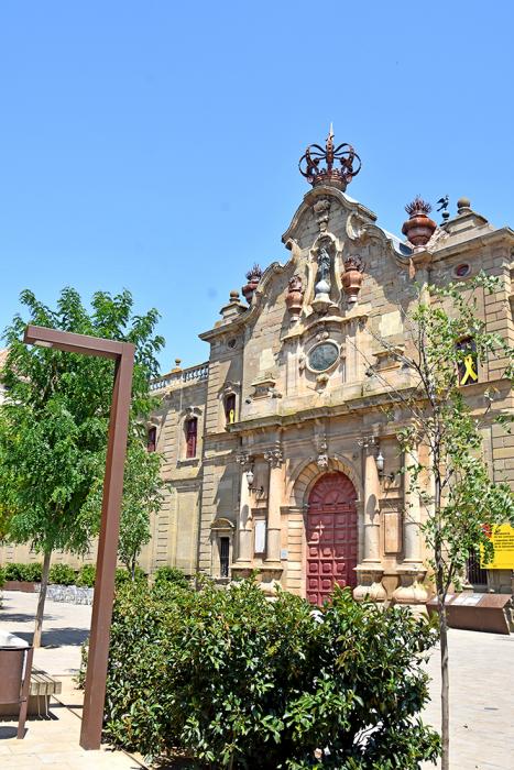 Façanes exteriors de la Universitat de Cervera ***