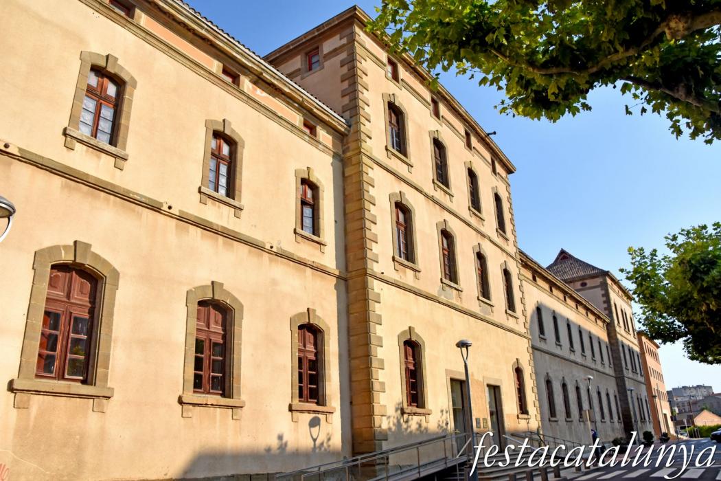 Universitat - Façanes exteriors