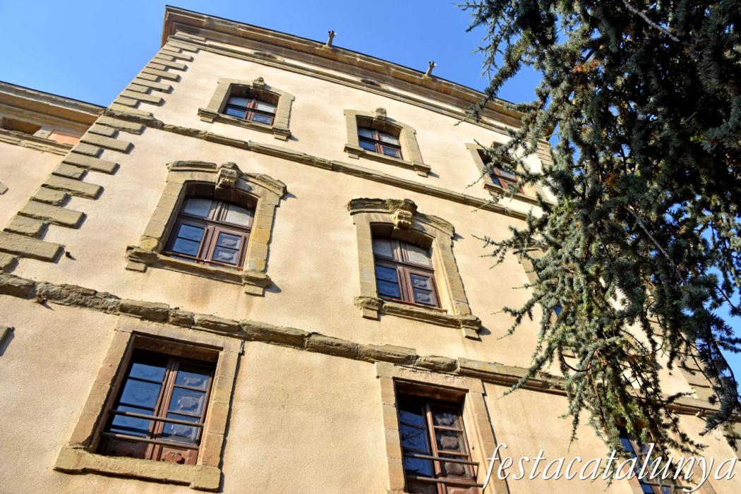 Universitat - Façanes exteriors