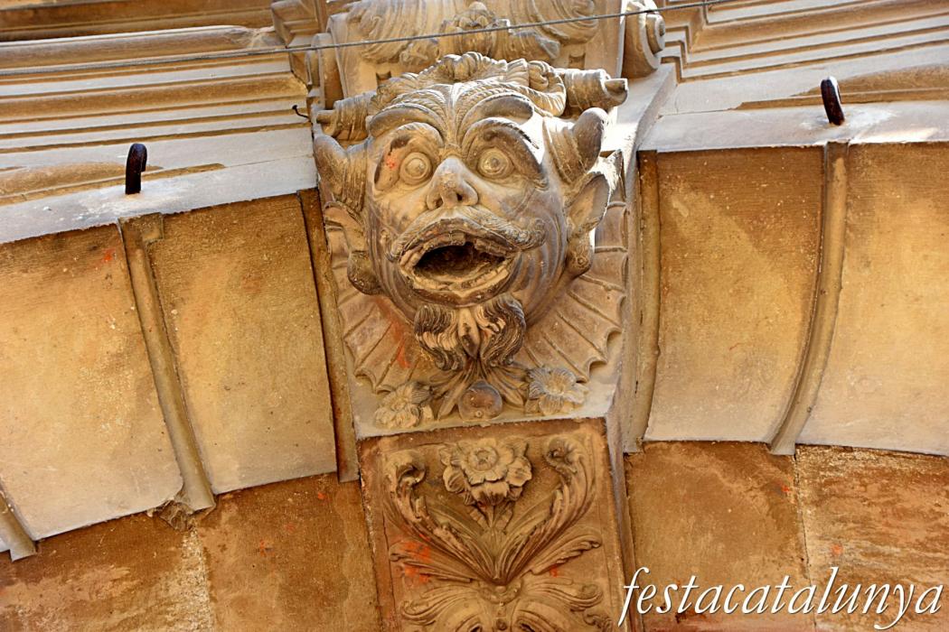 Universitat - Façanes exteriors