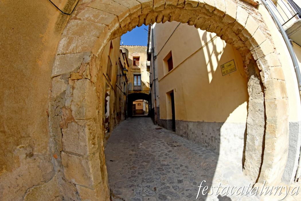 La Llacuna - Plaça Porxada, muralla i nucli antic