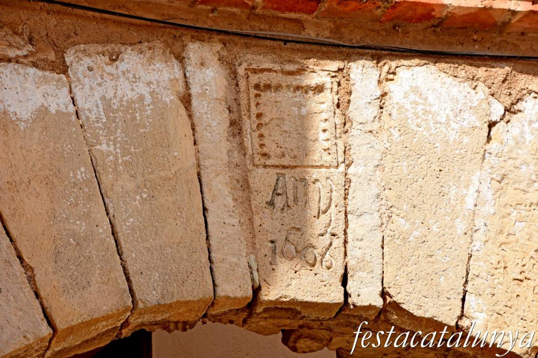 La Llacuna - Plaça Porxada, muralla i nucli antic