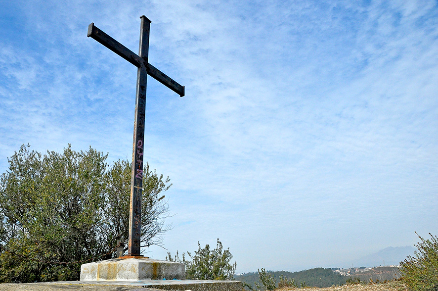 Castell i creu del castell de Castellbisbal