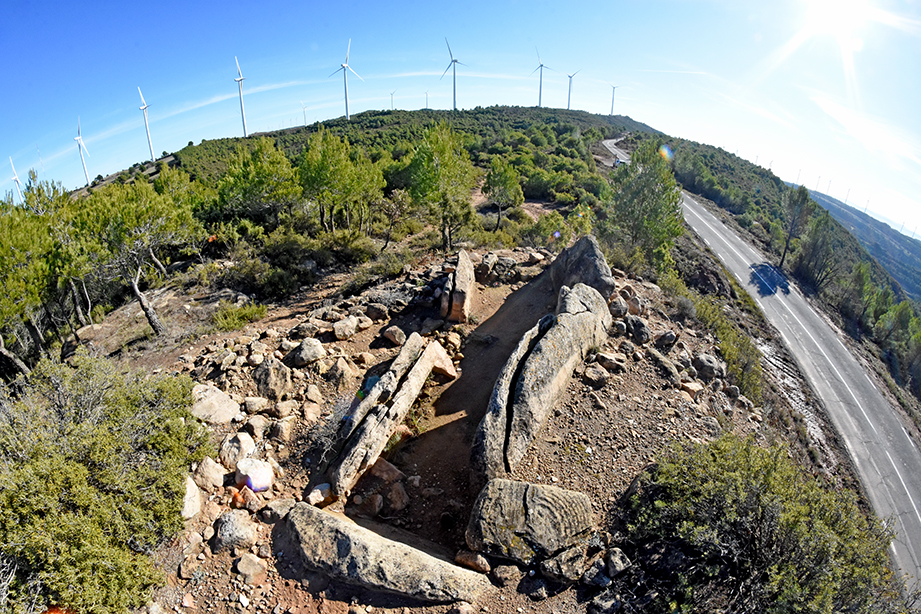 Sepulcre megalític de les Malloles o de Pedrafita a Rubió ***