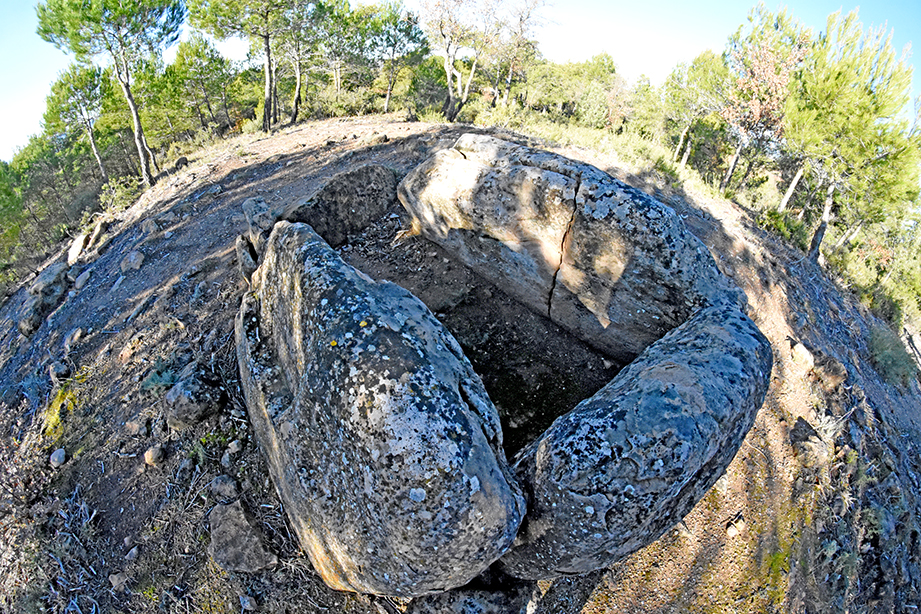 Sepulcre megalític dels Tres Reis a Rubió ***