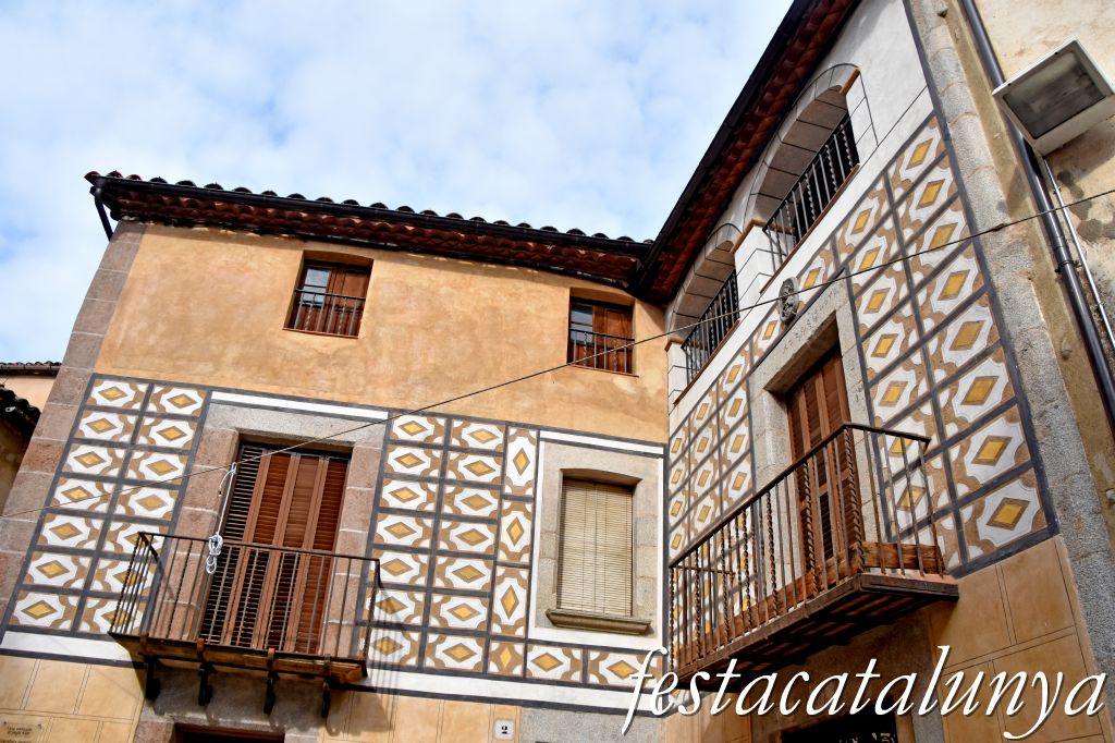 Arbúcies - Plaça de la Vila - Can Riera