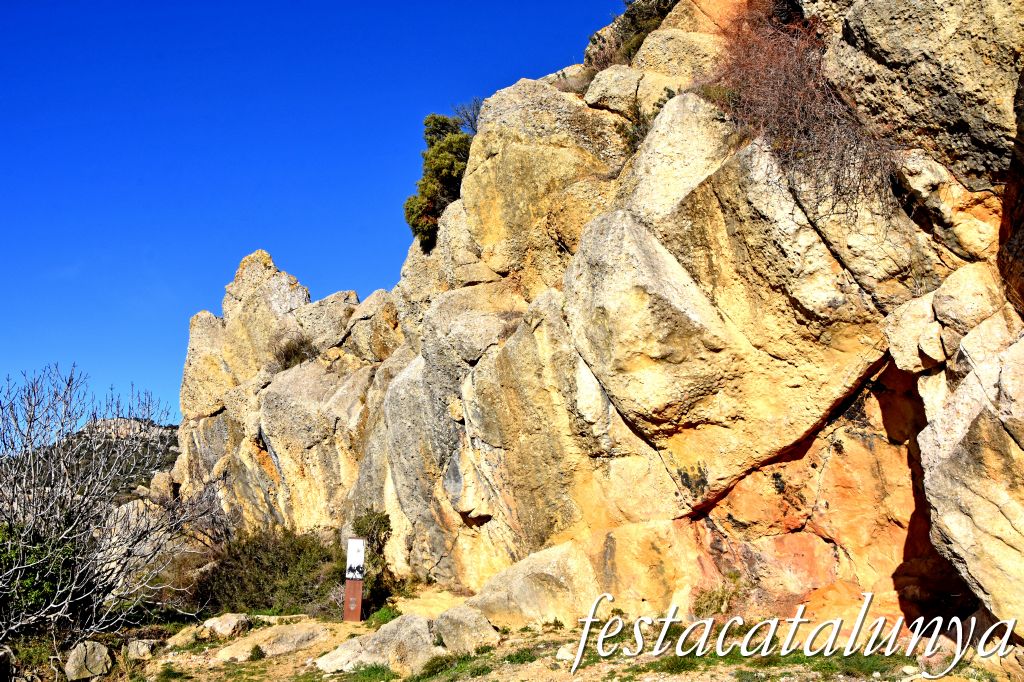 Vilanova de Prades - Vistes panoràmiques des del castell - Castell i Relliscadora