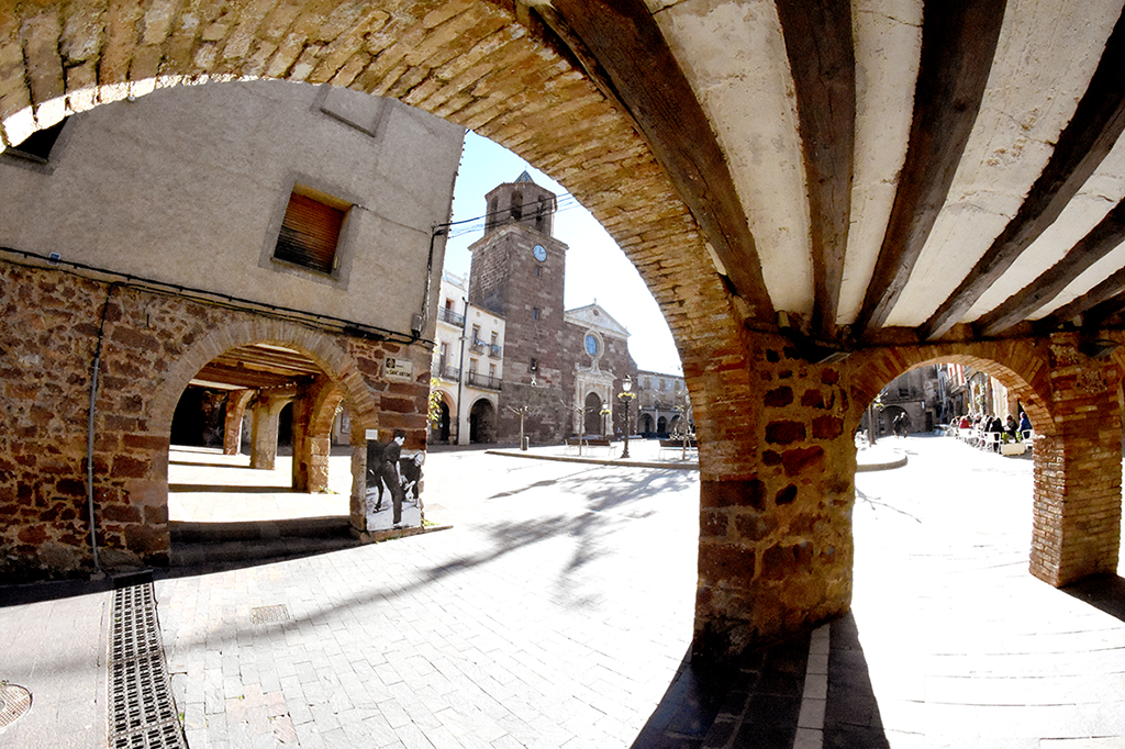 Plaça Major de Prades ***