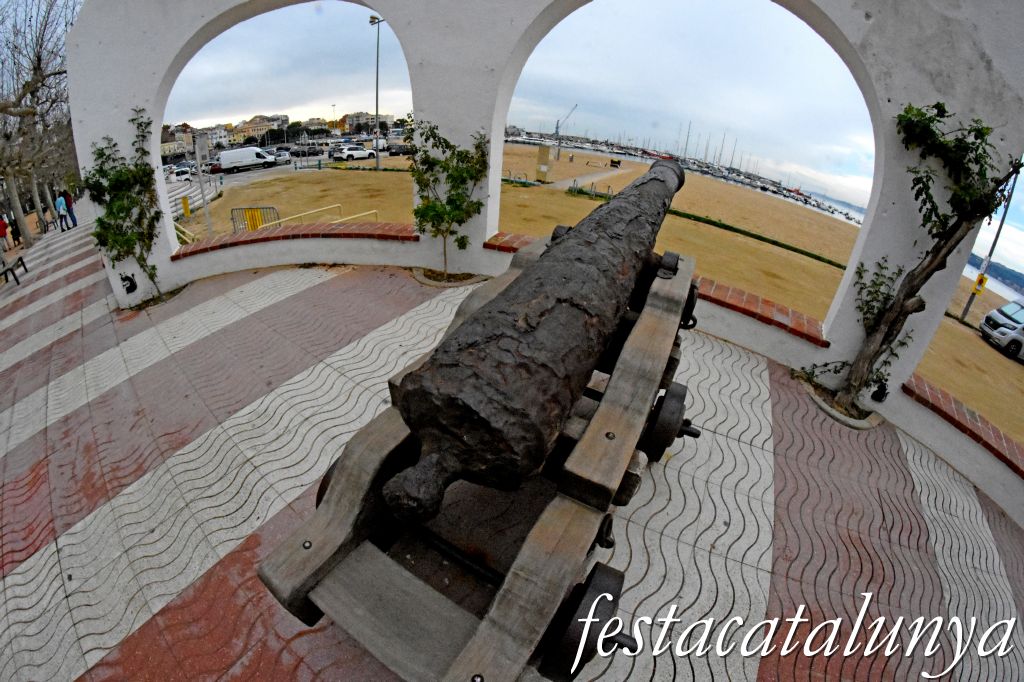 Palamós - Passeig del Mar - Canons del segle XVIII 