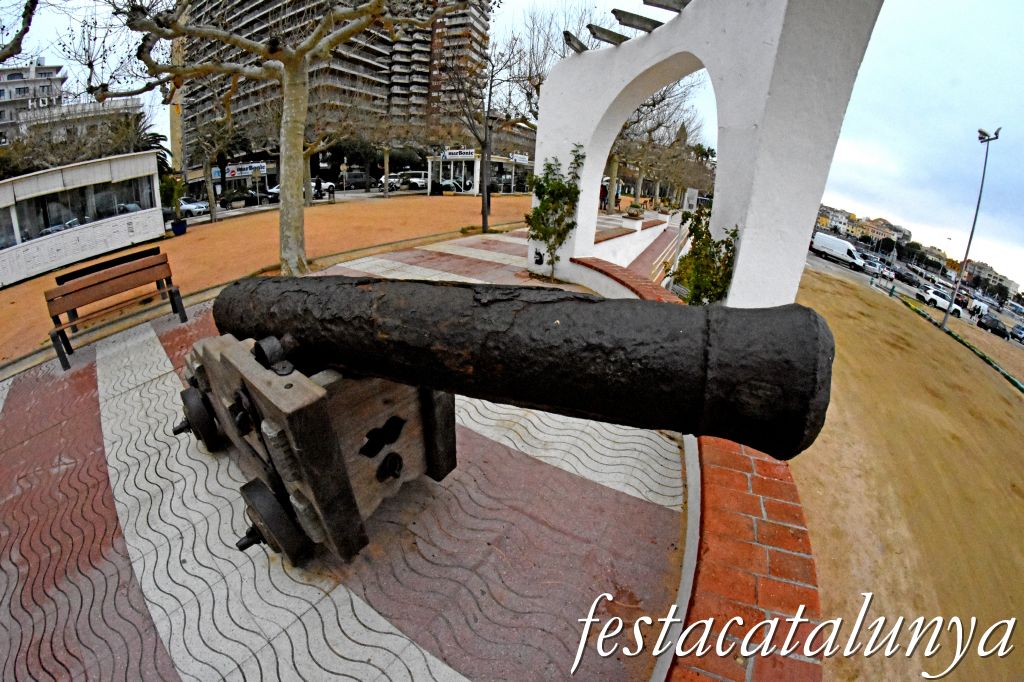 Palamós - Passeig del Mar - Canons del segle XVIII