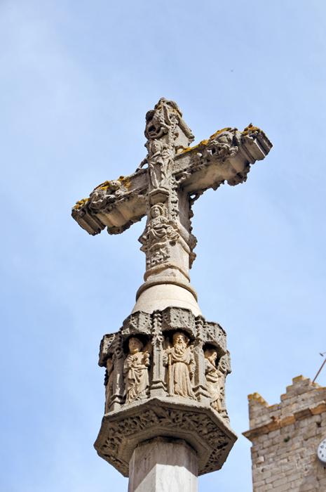 Passejada pel nucli històric de Castelló d'Empúries