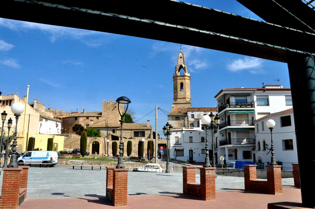 Plaça del Mirador de Creixell ***