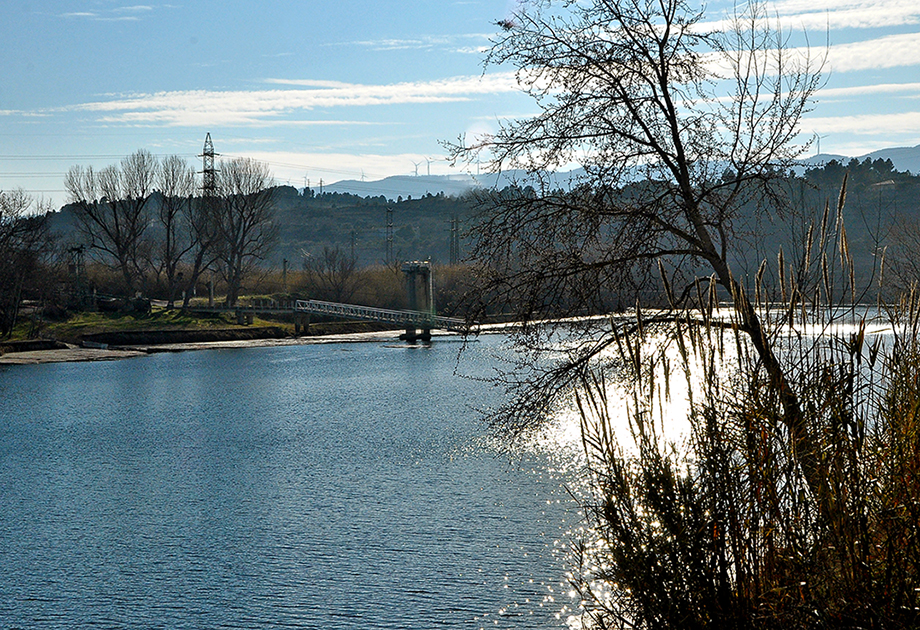 Pas de barca i meandre a Flix