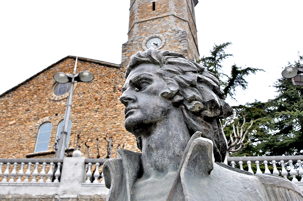 Monument al General Moragues a Sort