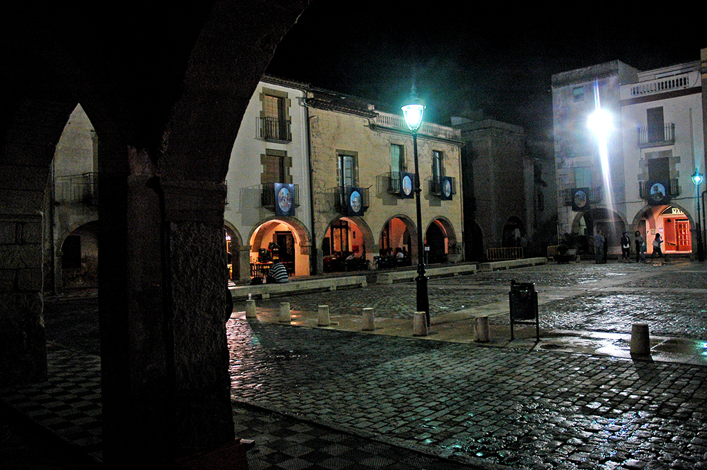 Plaça de la Vila d'Amer ***