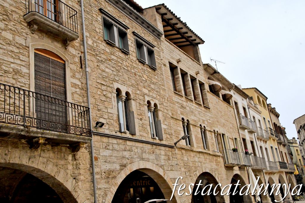 Banyoles - Plaça Major