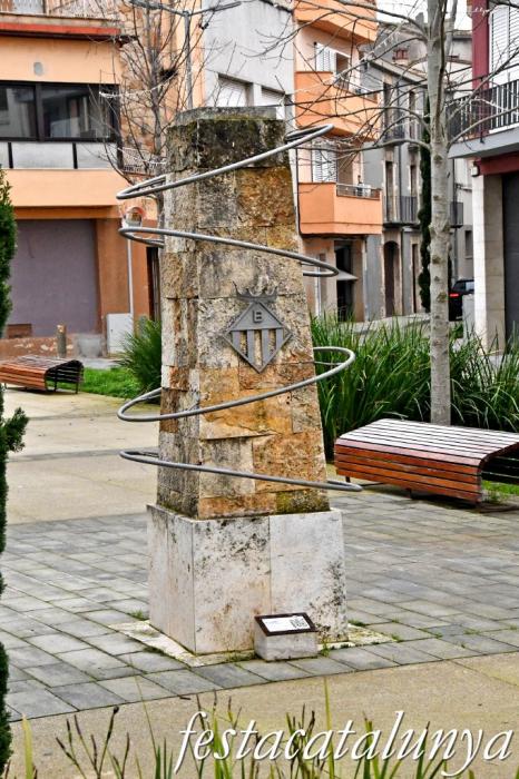 Banyoles - Plaça del Carme - Monument a la Sardana