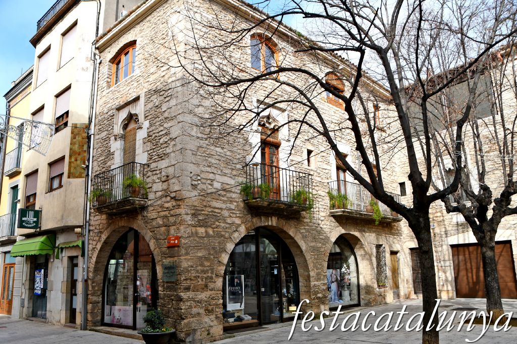 Banyoles - Plaça de la Font - Casa Mirambell