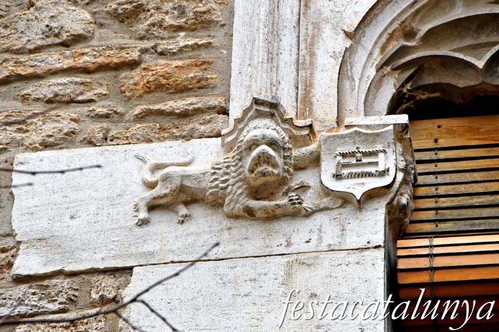 Banyoles - Plaça de la Font - Casa Mirambell