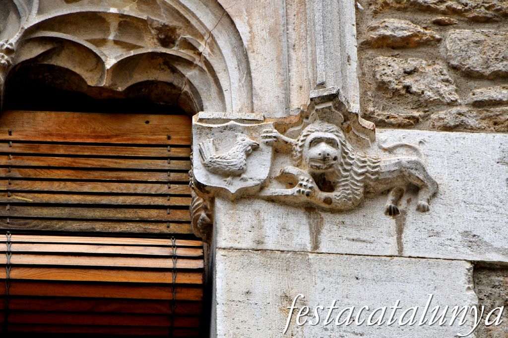 Banyoles - Plaça de la Font - Casa Mirambell