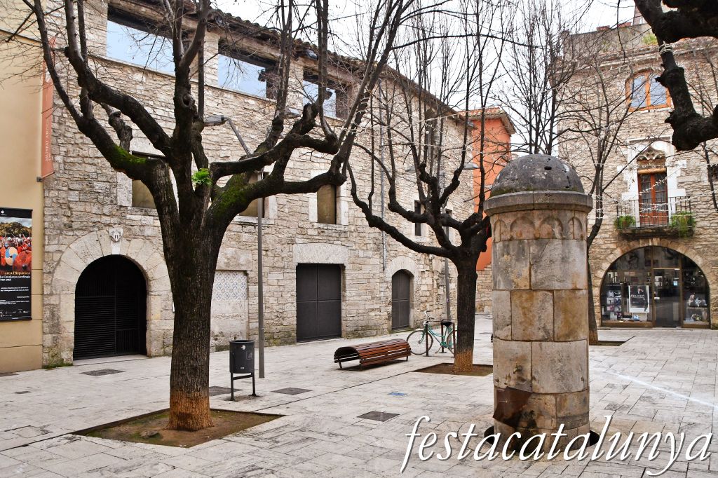 Banyoles - Plaça de la Font - Font