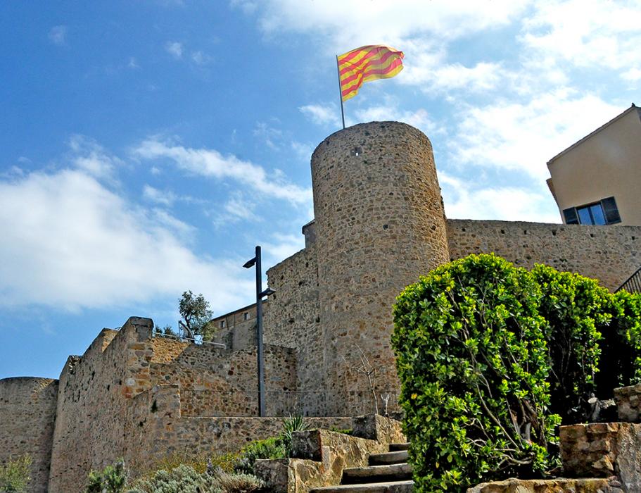 Castell i Muralles de Llagostera ***