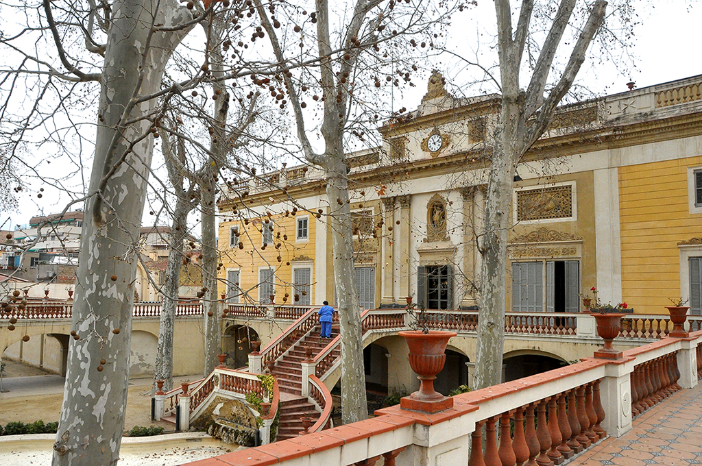 Palau Falguera de Sant Feliu de Llobregat ***