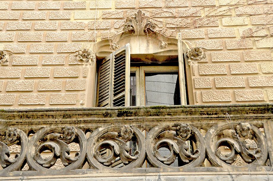 Can Monmany al Carrer de les Creus de Sant Feliu de Llobregat