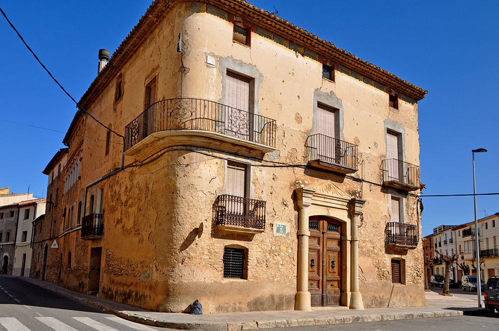 Casa al Pla del Pou de Ginestar