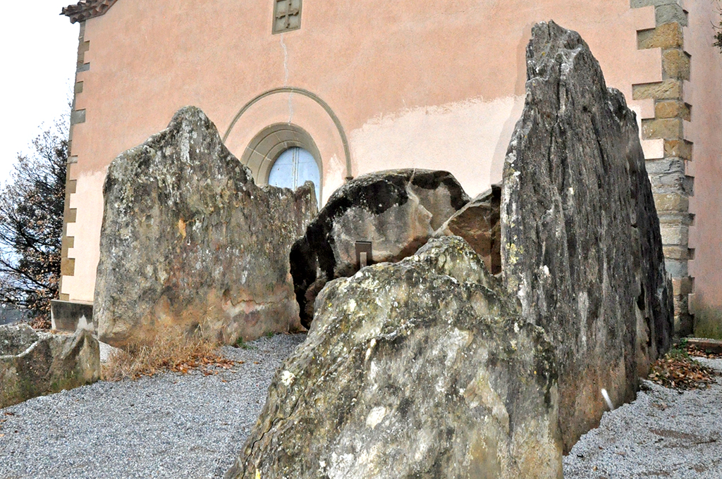 Dolmen de Puigseslloses ***