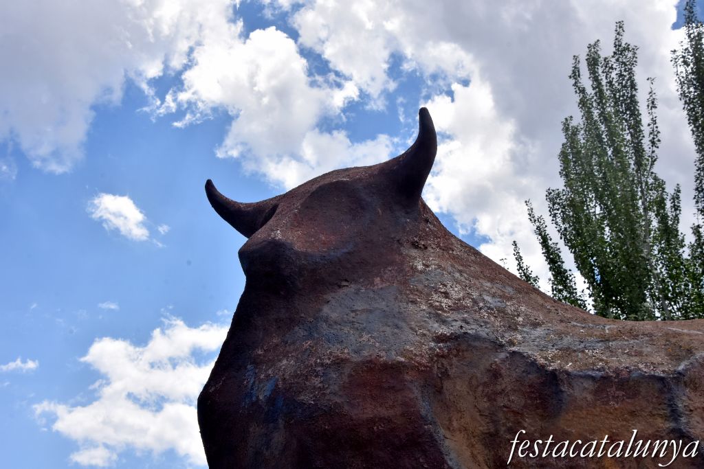 Santa Margarida de Montbui - Escultura Bou de Montbui