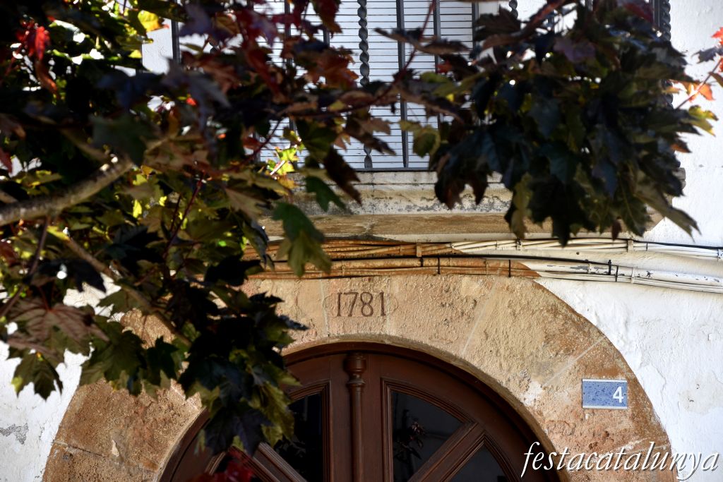 Santa Margarida de Montbui - Nucli antic (Cases a la Plaça Major)