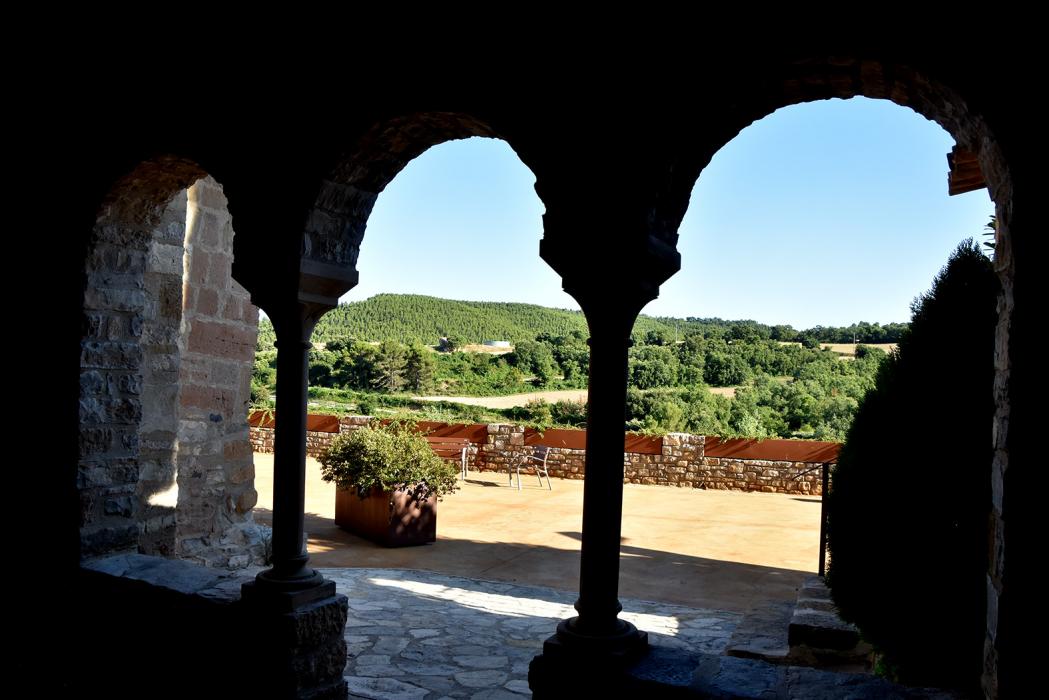Església parroquial romànica de Santa Maria de Veciana ***