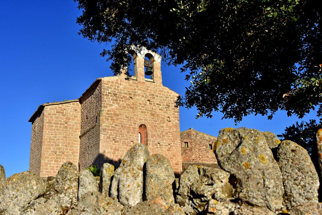 Església romànica de Sant Pere Desvim o del Vim a Veciana ***