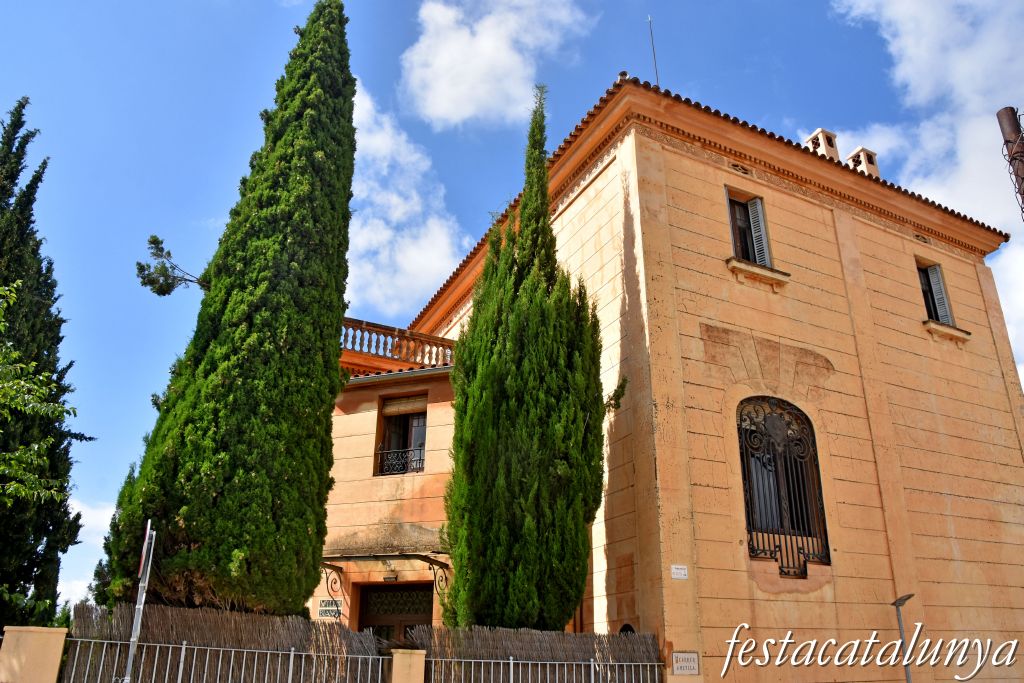 La Garriga - I més a la Ronda del Carril - Casa La Caritat o Villa Blanca