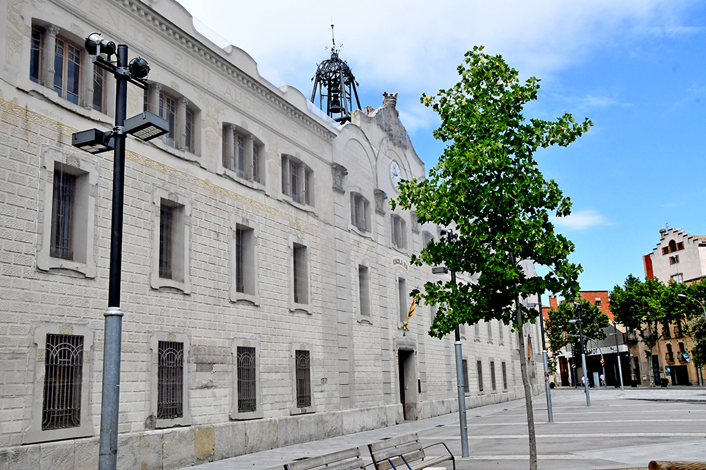 Escola Pia i capella de la Pietat d'Igualada