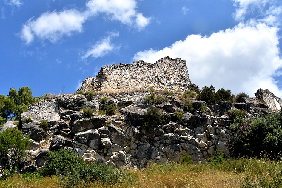 Castell de Miralles a Santa Maria de Miralles ***