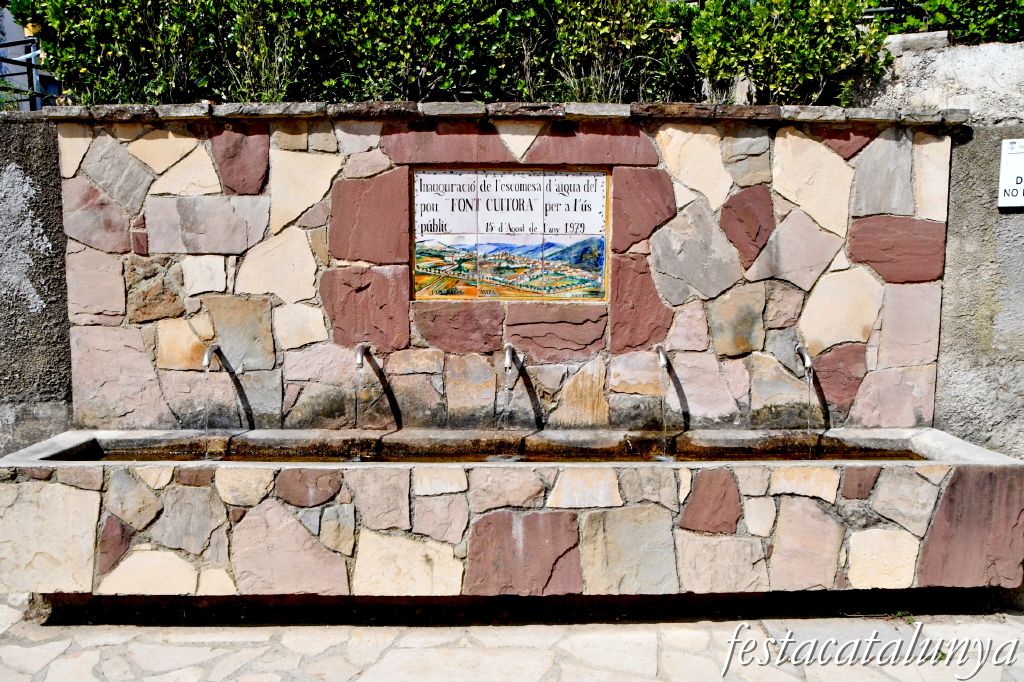 Capellades - Font commemorativa de l'escomesa d'aigiua de la Font Cuitora