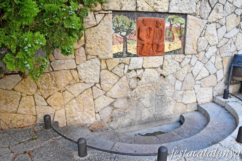 Capellades - Font de la Plaça de l'Església