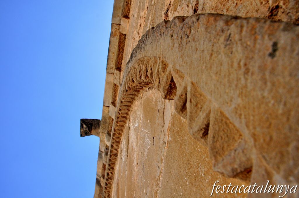 Caseres - Església parroquial de Santa Magdalena