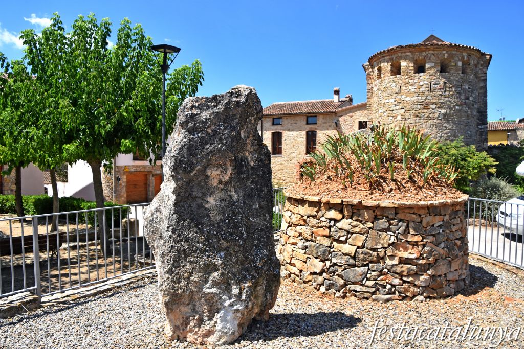 La Torre de Claramunt - Menhir de Cabrera o Pedra Dreta de Vilanova d'Espoia