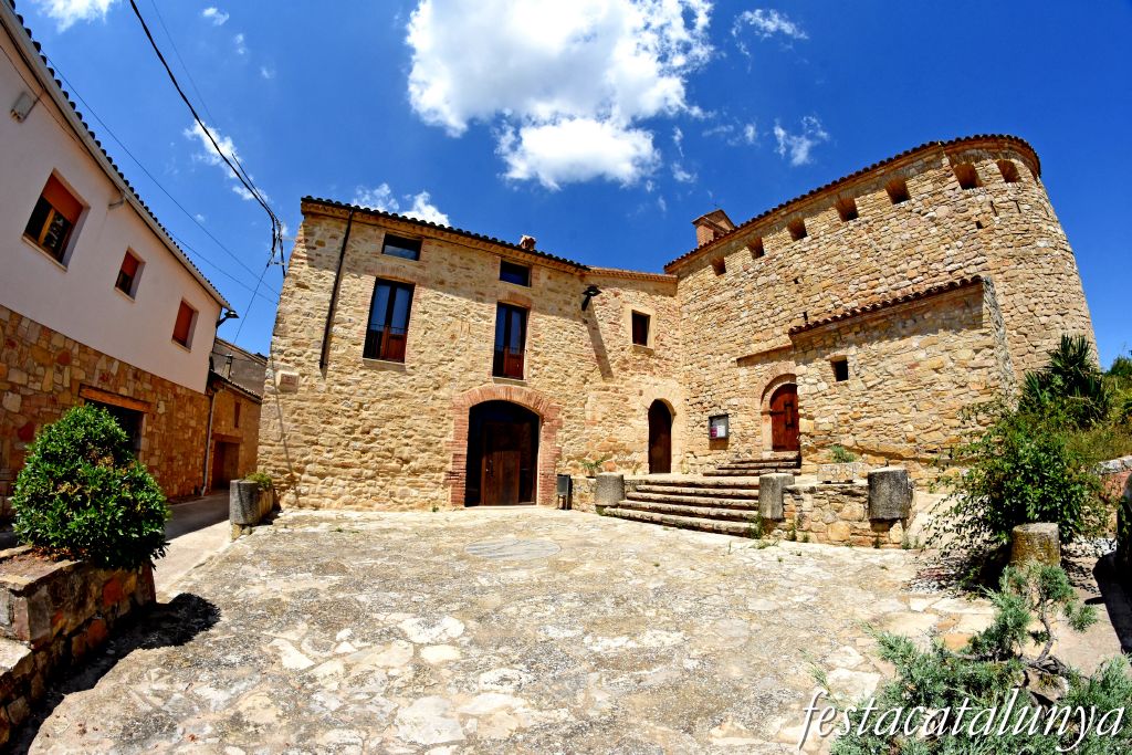 La Torre de Claramunt - Nucli històric de Vilanova d'Espoia - Cal Torrescasana
