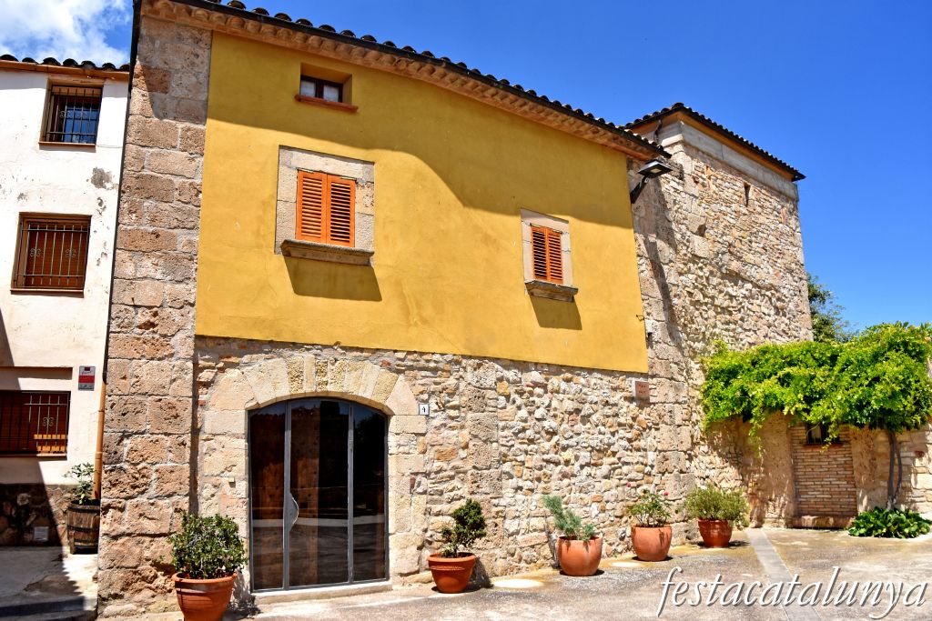 La Torre de Claramunt - Nucli històric de Vilanova d'Espoia - Cal Batista