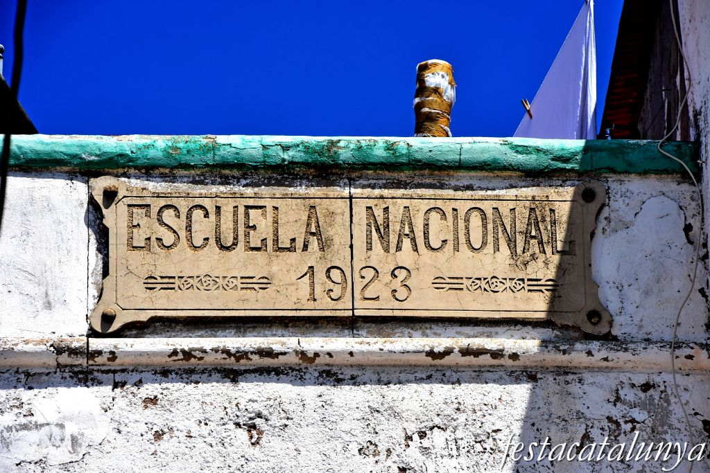 La Torre de Claramunt - Nucli històric de Vilanova d'Espoia - L'Escola Vella