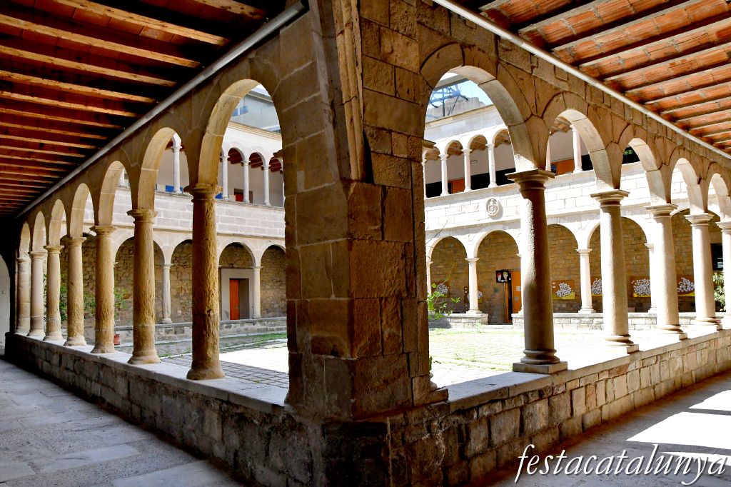 Igualada - Claustre renaixentista de l'antic convent dels Agustins