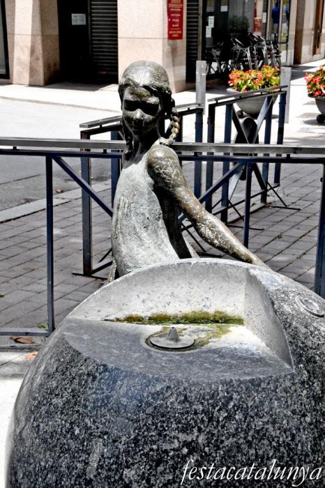 Igualada - Escultures urbanes - Nena de la Font