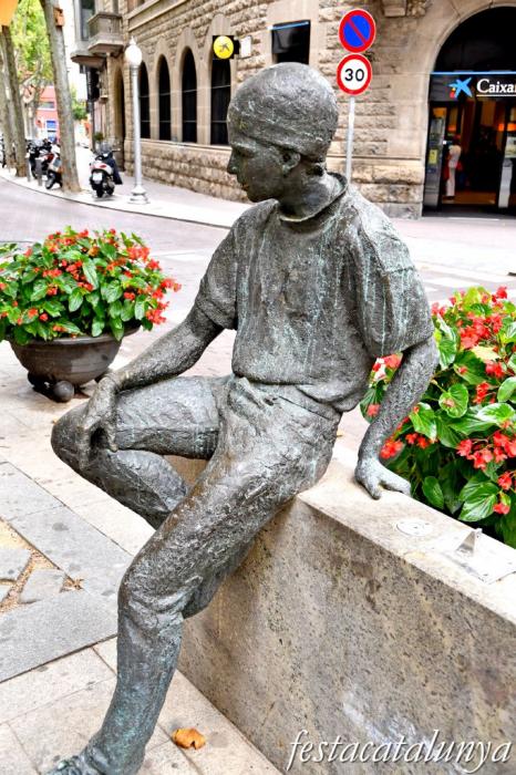 Igualada - Escultures urbanes - Noi de la Rambla